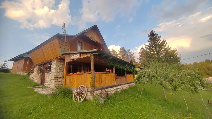 Čardak u zlatno doba dana